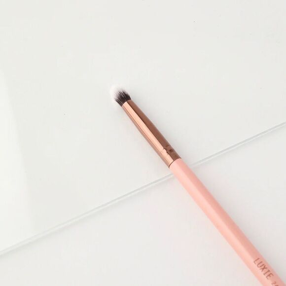 5/$25💜 Luxie 243 Rose Gold Precision Blender Brush - Picture 4 of 10
